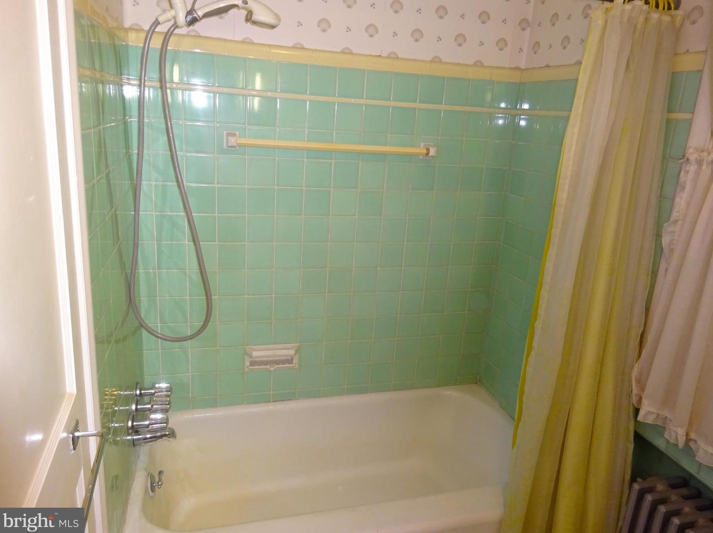 1331 Brooke Blvd, Reading PA  19607-2003 exterior