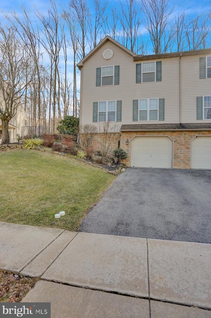 1522 Huron Dr, Reading, PA 19608-8965