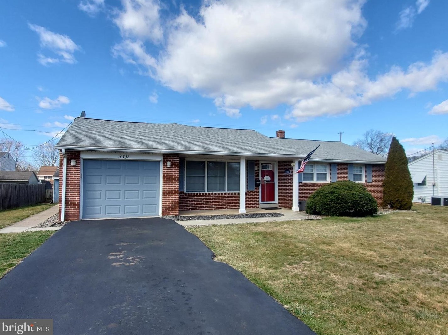310 Laurelwood Dr, Douglassville, PA 19518