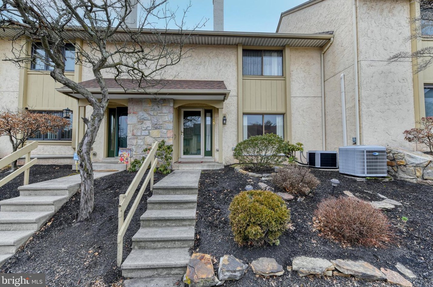 25 Muirfield Dr, Reading, PA 19607-3349