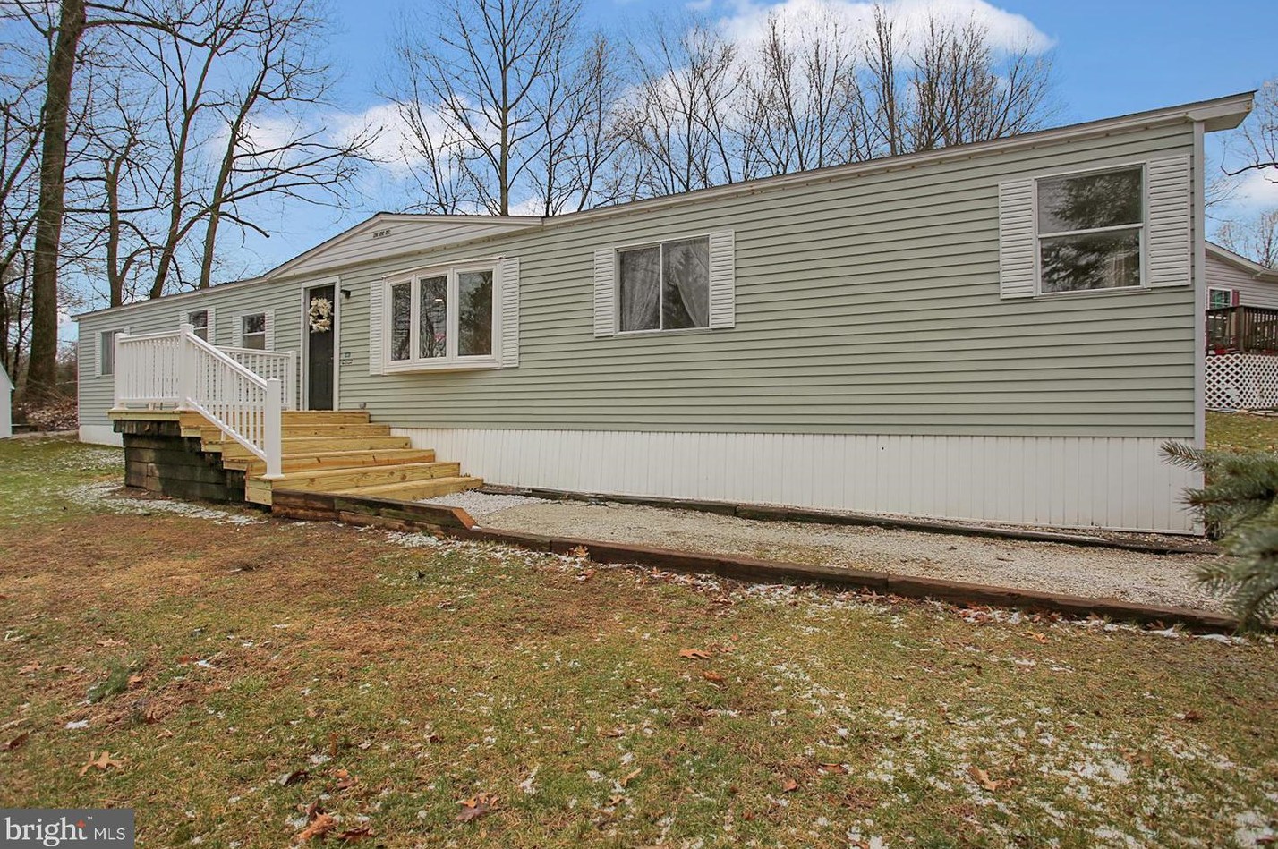 7 Acorn Ln, Spangsville, PA 19512