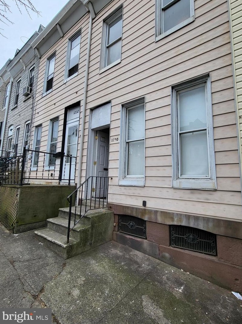 1230 Spring St, Reading, PA 19604-2221