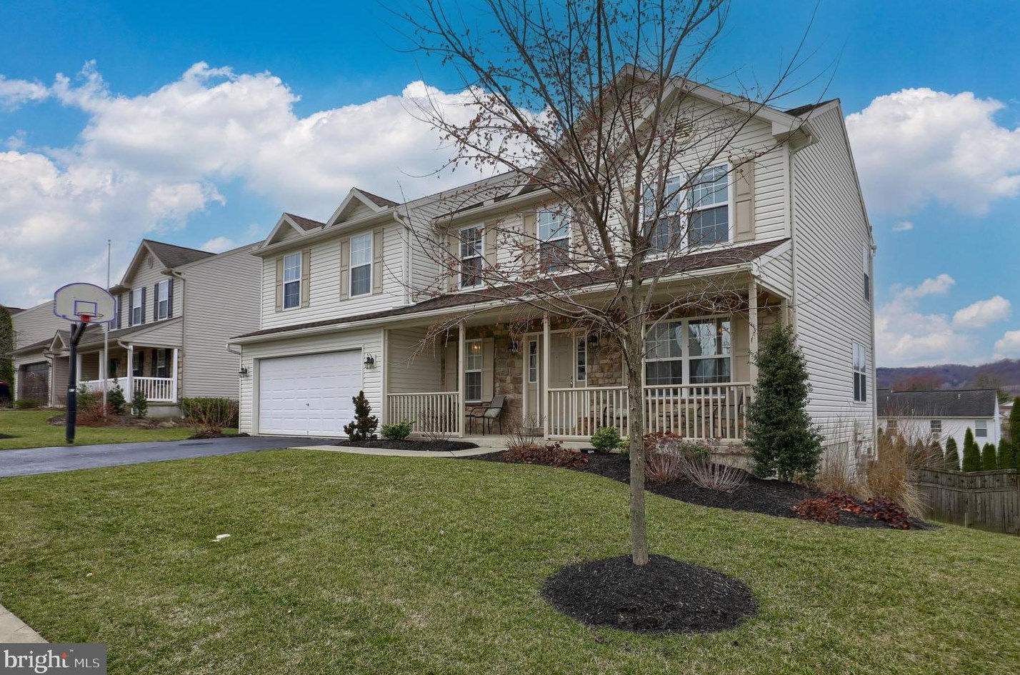 389 Mountain Blvd, Wernersville, PA 19565-9222