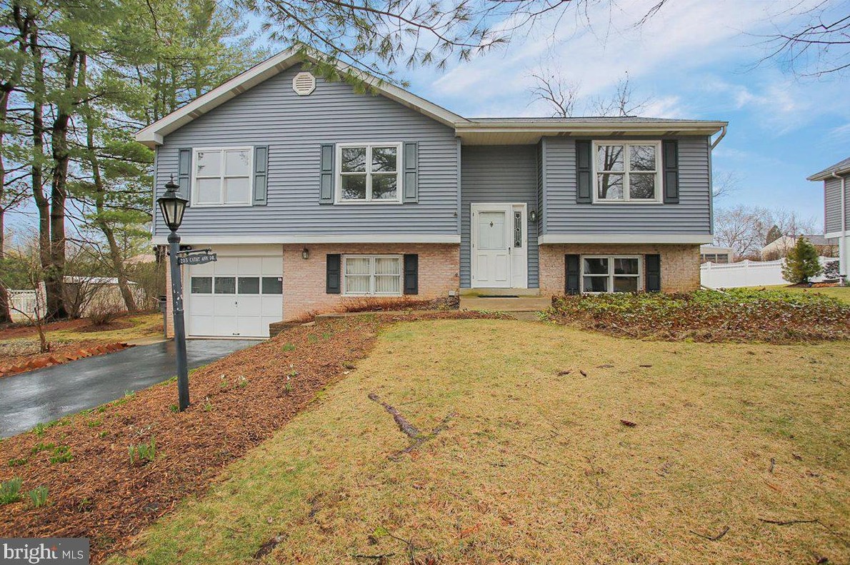 203 Cathy Ann Dr, Reading, PA 19606-2410