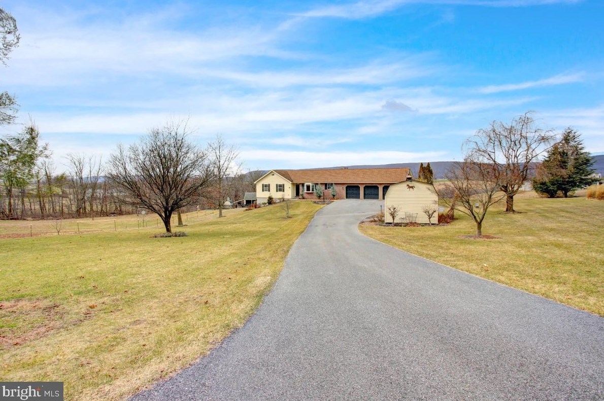 435 Sunday Rd, Krumsville, PA 19534