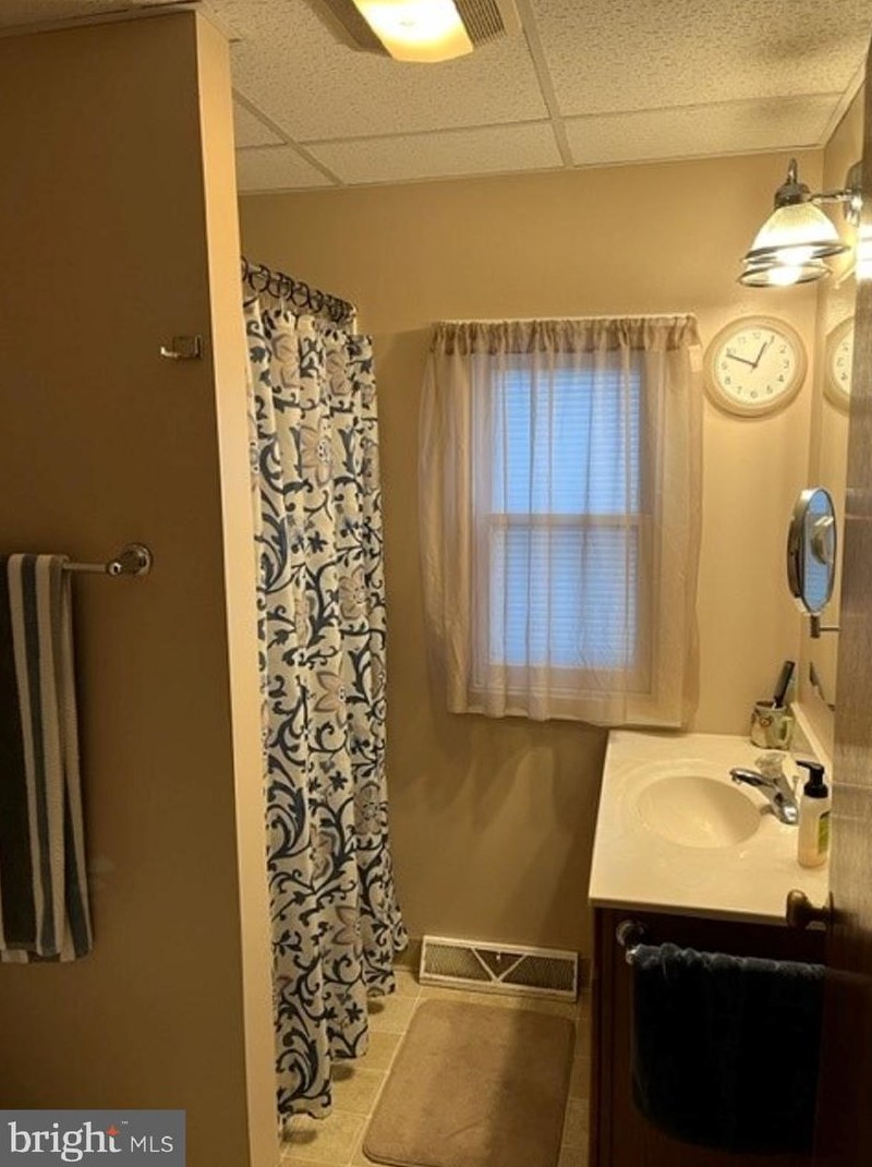 76 Chestnut St, Hummels Store PA 19540-1601 exterior