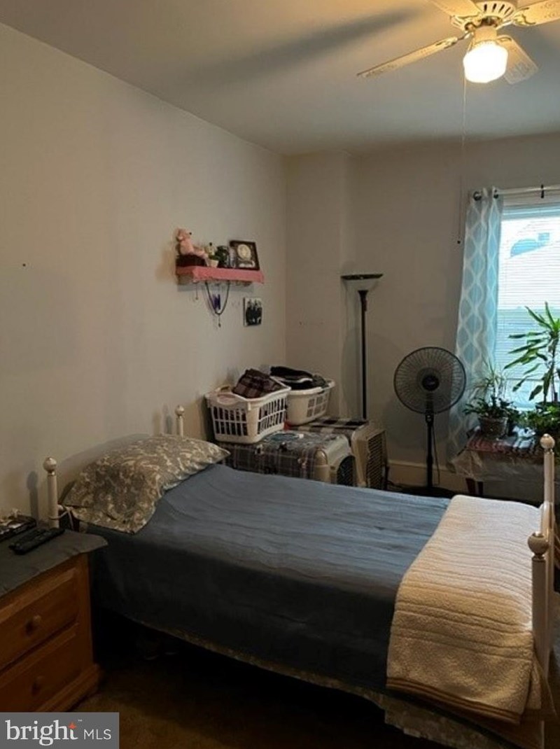 76 Chestnut St, Hummels Store PA 19540-1601 exterior