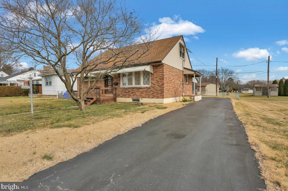 1606 Tioga Ave, Reading, PA 19607-2951
