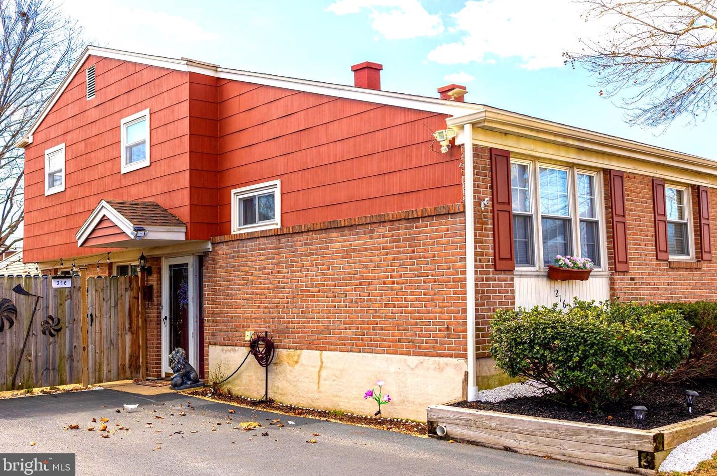 216 Columbia Ave, Reading PA  19605-2920 exterior