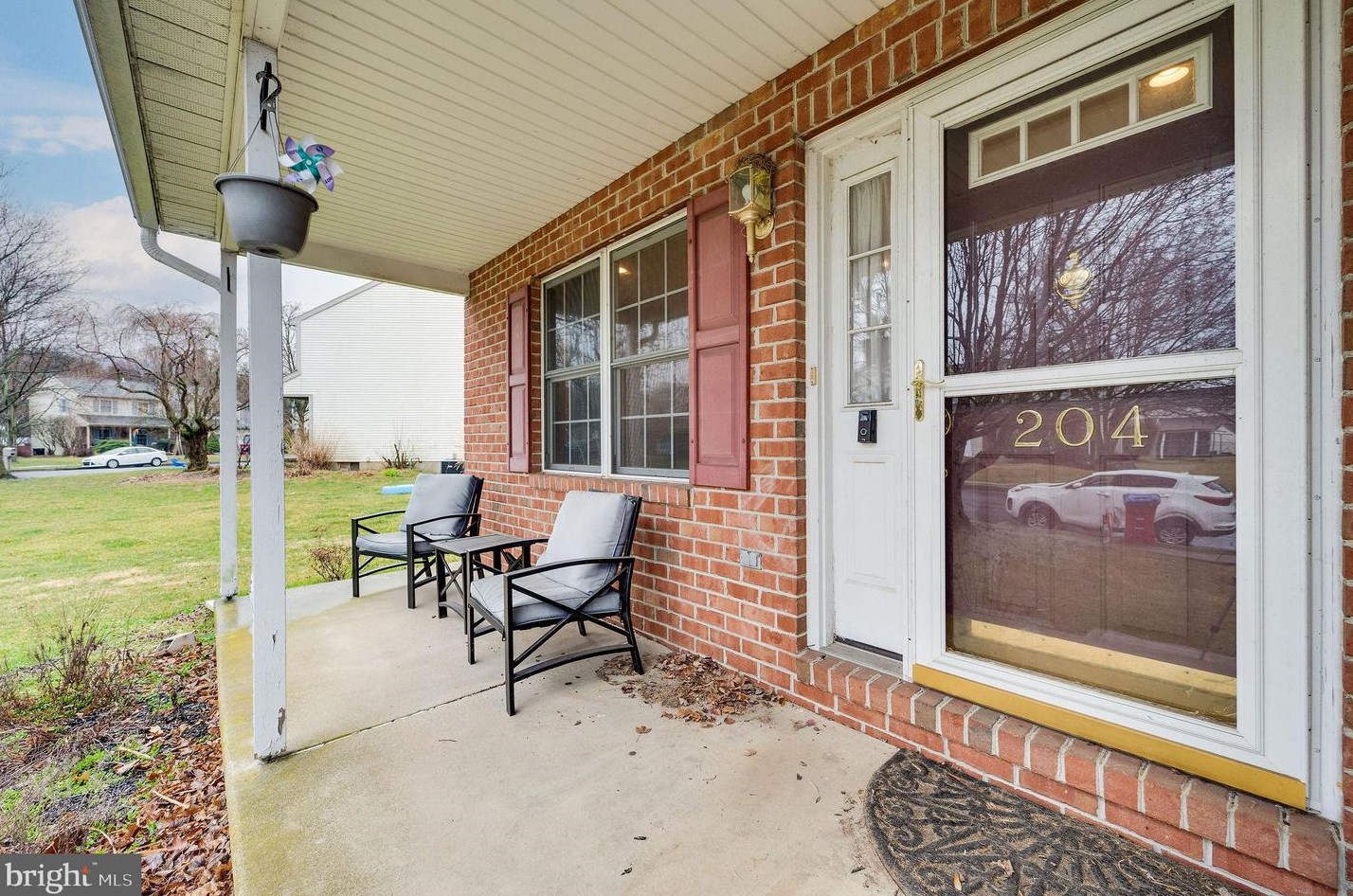 204 Shire Ln, Wernersville, PA 19565-9474