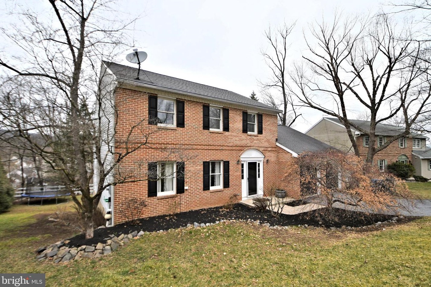 3 Dogleg Dr, Reading, PA 19606-9401