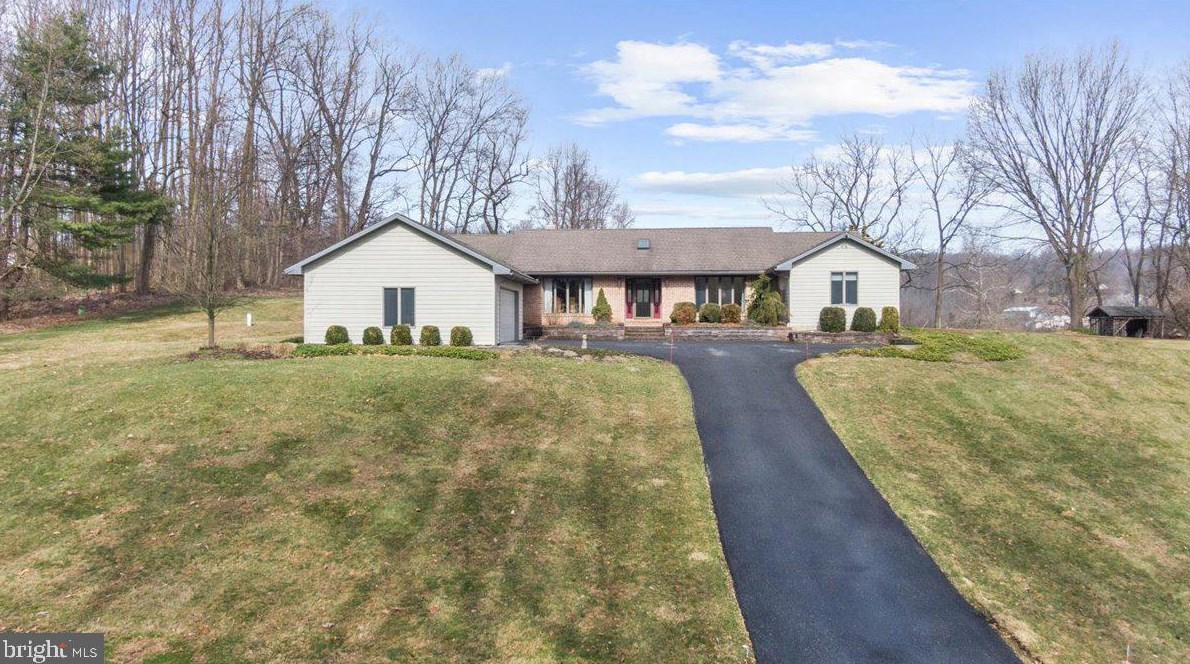 37 Hoschaar Rd, Hummels Store, PA 19540-7711