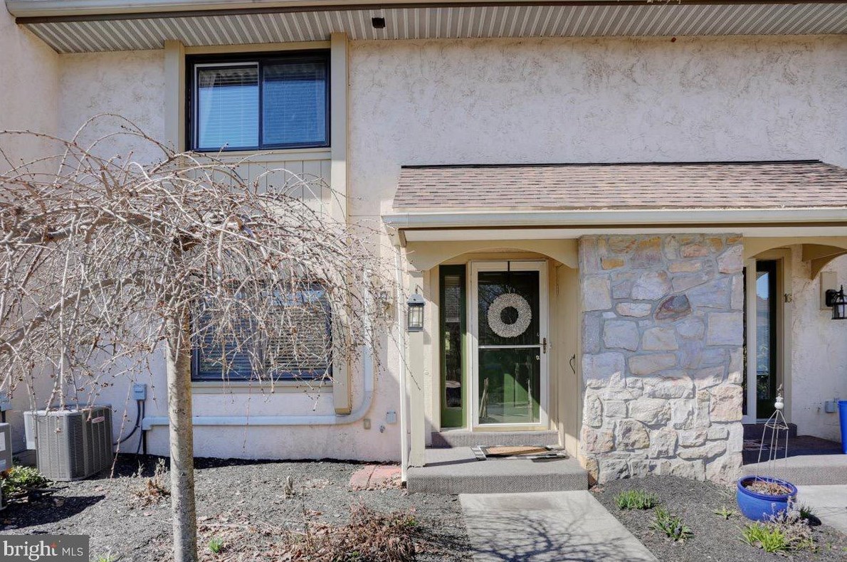 17 Muirfield Dr, Reading, PA 19607-3349