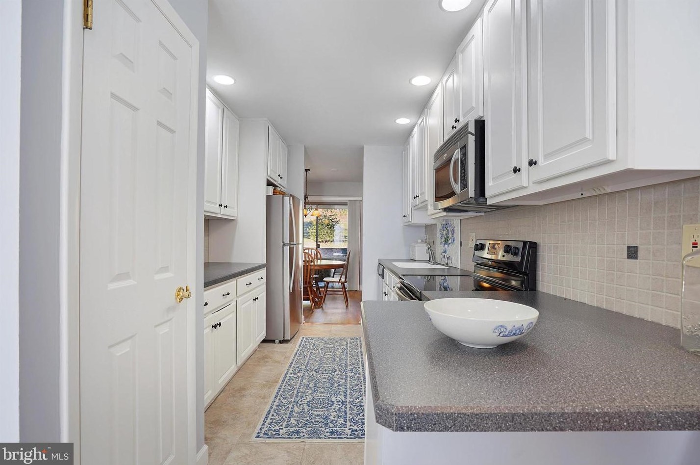 16 Muirfield Dr, Reading PA  19607-3349 exterior