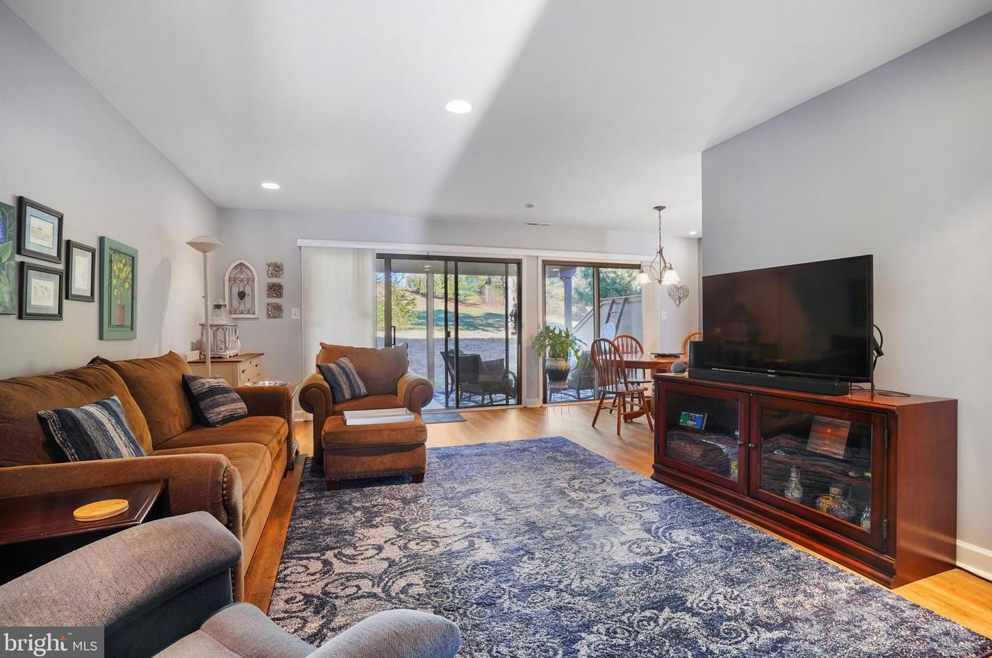 16 Muirfield Dr, Reading PA  19607-3349 exterior