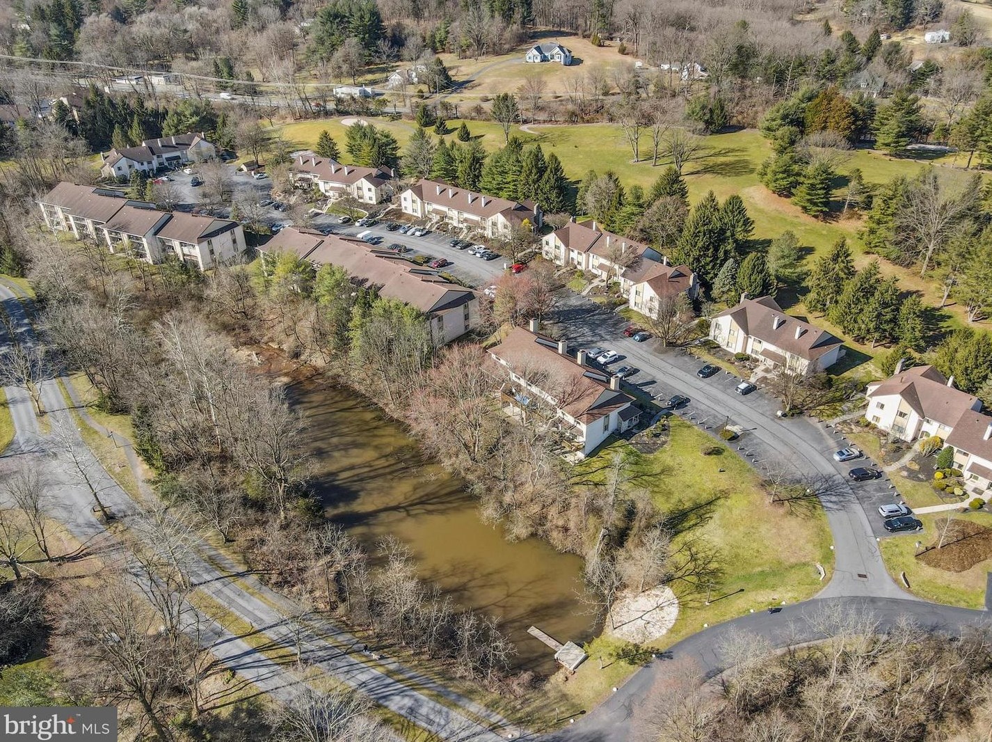 16 Muirfield Dr, Reading PA  19607-3349 exterior