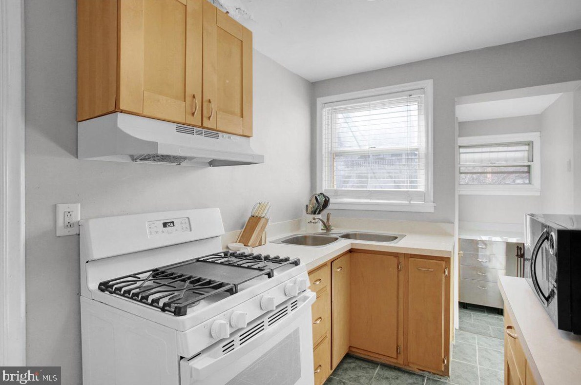 106 Hollywood Ave, Reading PA  19606-2125 exterior