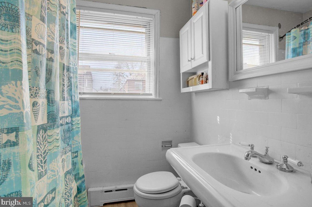 106 Hollywood Ave, Reading PA  19606-2125 exterior