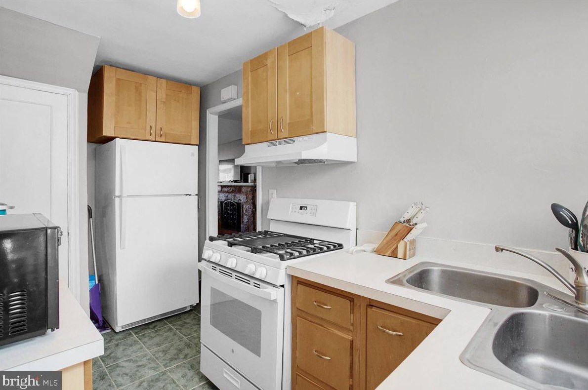 106 Hollywood Ave, Reading PA  19606-2125 exterior