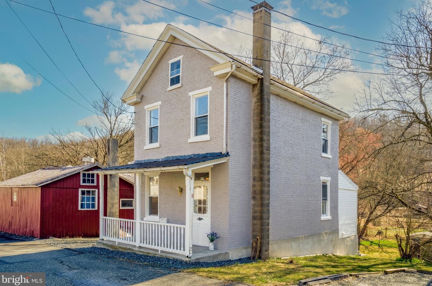 17 Boyer St, Spangsville, PA 19512
