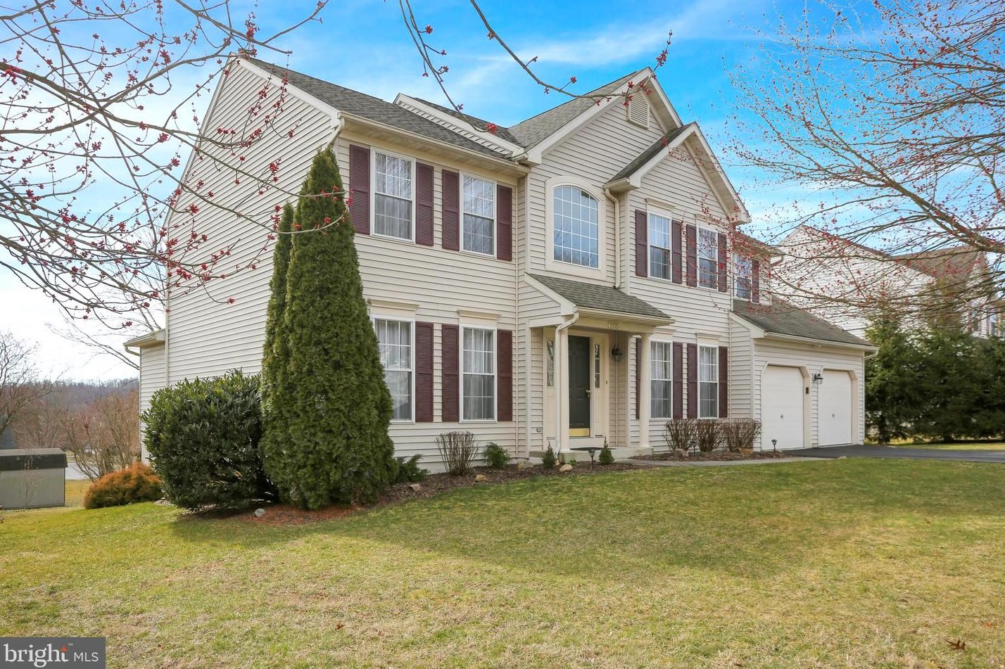 1118 Pepper Ridge Dr, Reading PA  19606-3803 exterior