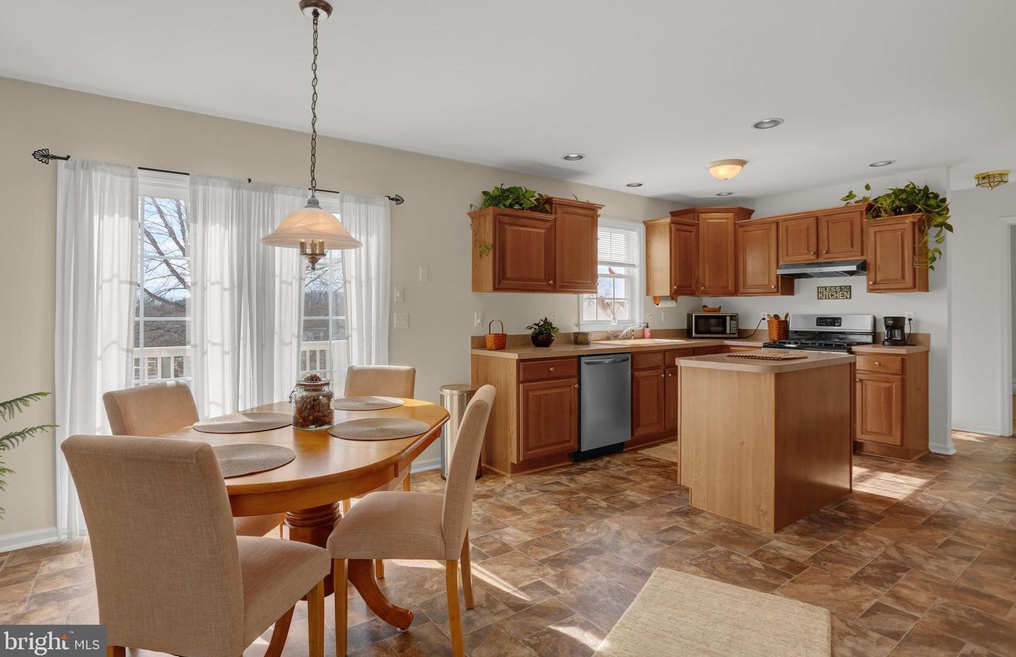 1118 Pepper Ridge Dr, Reading PA  19606-3803 exterior