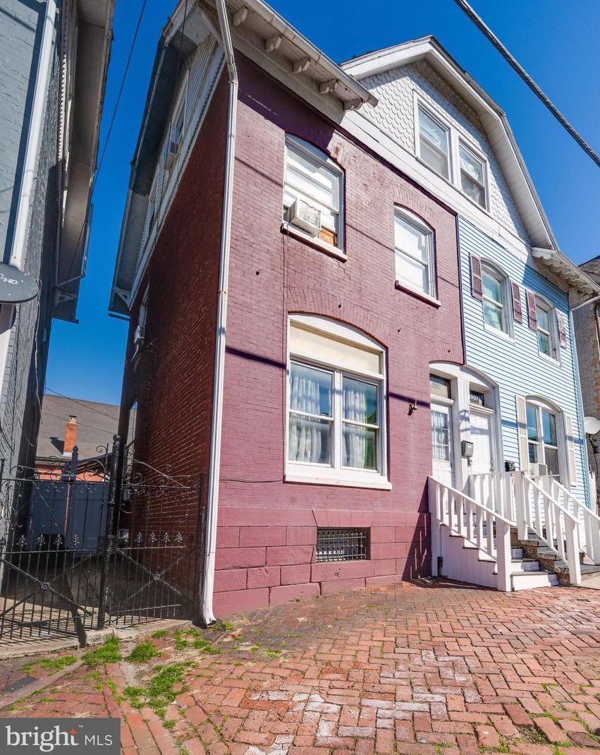 1005 Oley St, Reading, PA 19604-2508