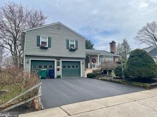 803 Burkey Dr, Reading, PA 19610-1511