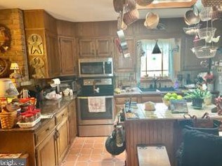 803 Burkey Dr, Reading PA  19610-1511 exterior