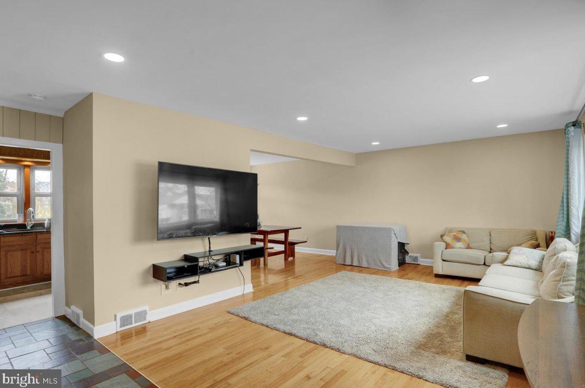 802 Sledge Ave, Reading, PA 19609-1113