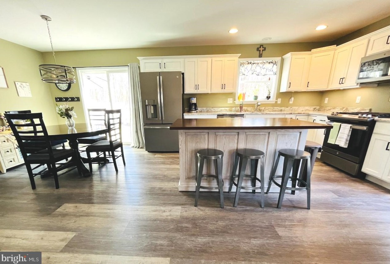 17 Main St, Shoemakersville, PA 19555