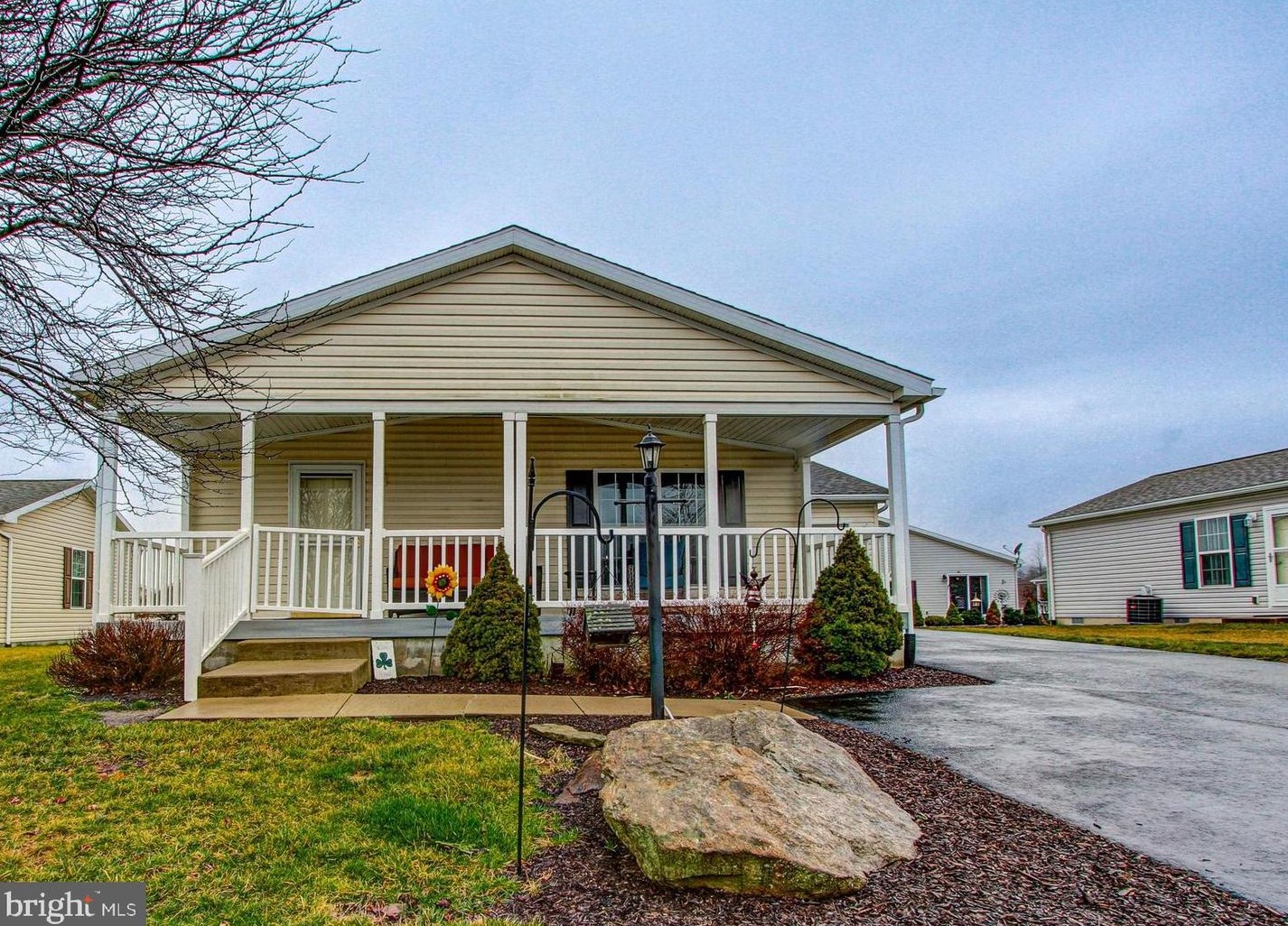 6 Nuthatch Ct E, Bechtelsville, PA 19505
