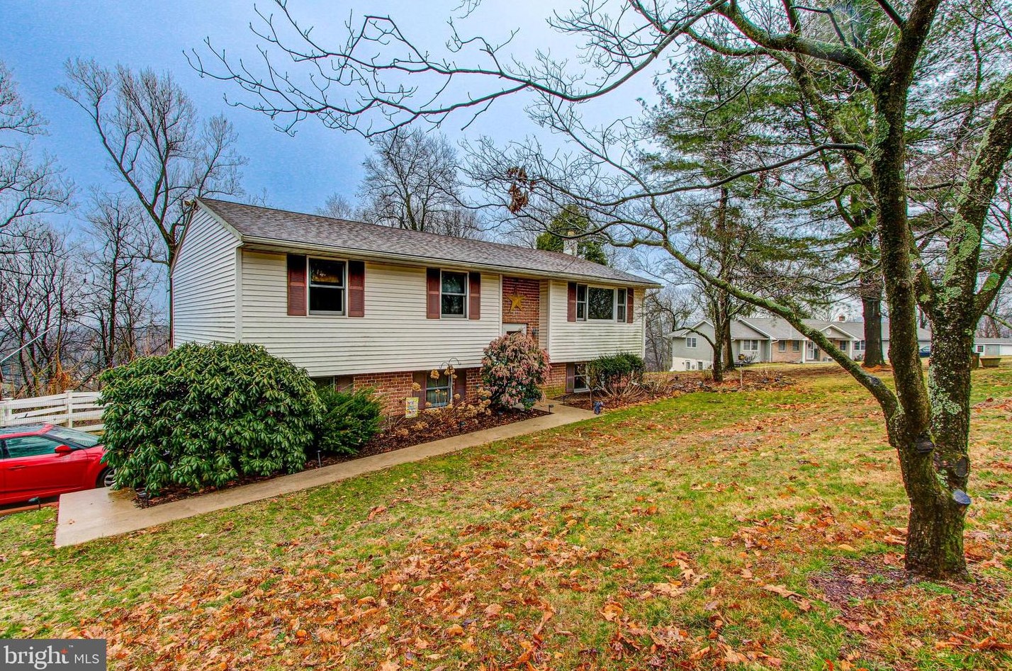 243 Red Oak Dr, Spangsville, PA 19512-8964