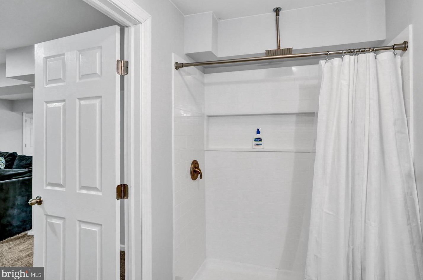 113 Edinboro Ln, Reading PA  19605-7015 exterior