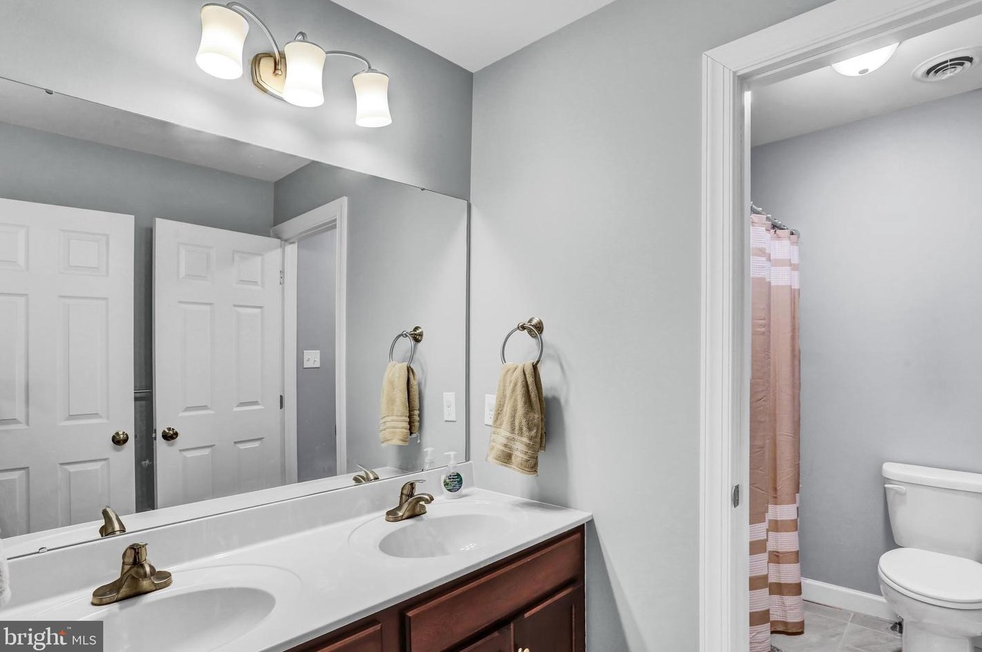 113 Edinboro Ln, Reading PA  19605-7015 exterior