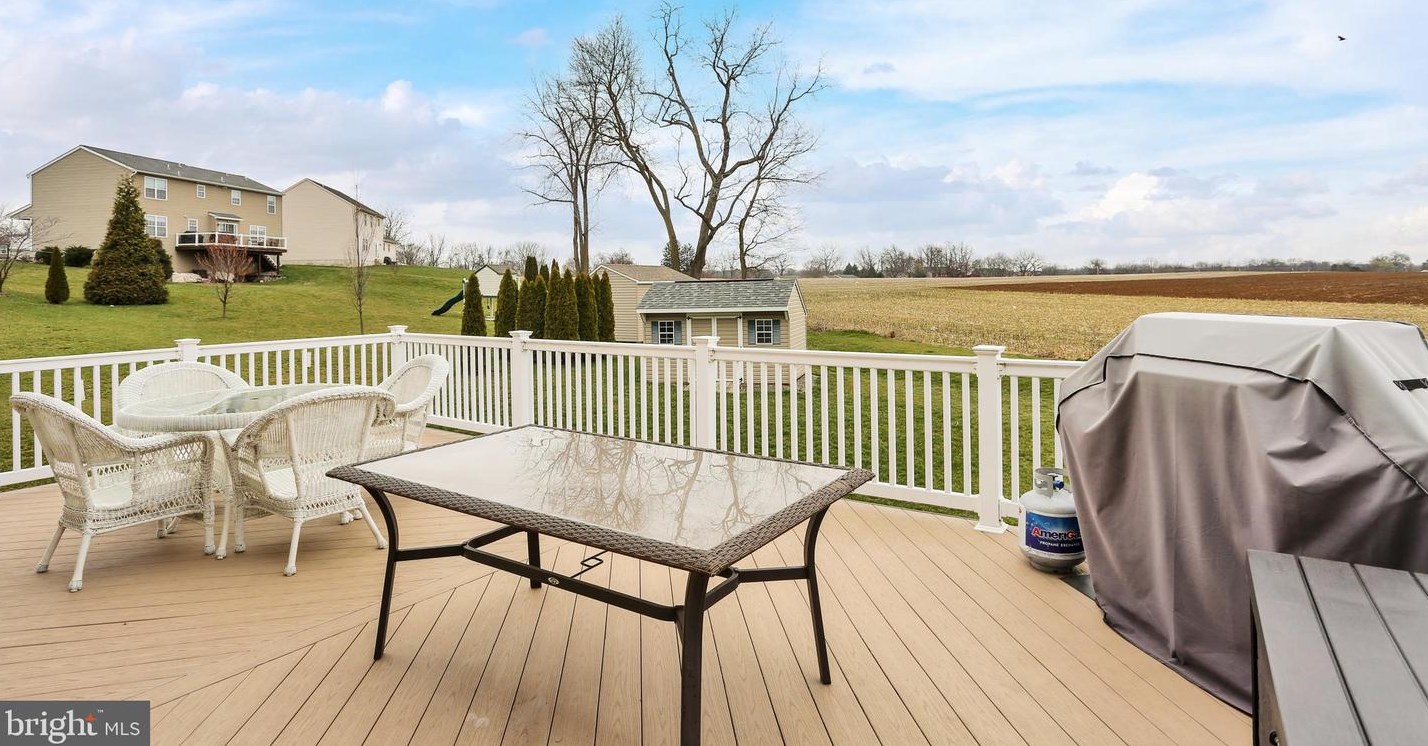 113 Edinboro Ln, Reading PA  19605-7015 exterior