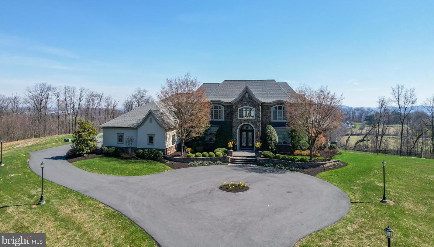 275 Mccoy Ln, Dauberville, PA 19533