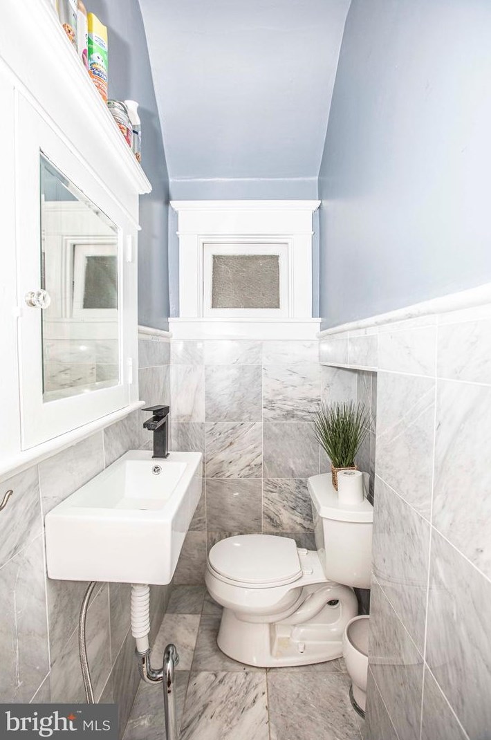 1548 Dauphin Ave, Reading PA  19610-2118 exterior