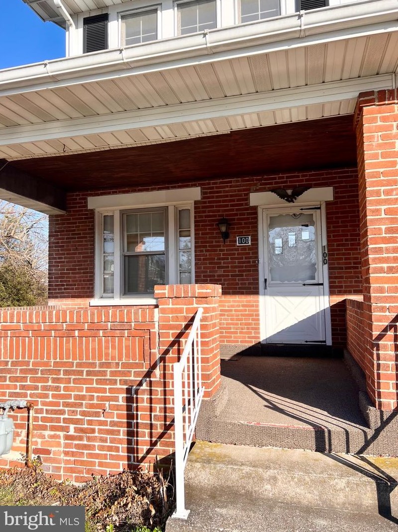 100 S Madison St, Spangsville, PA 19512