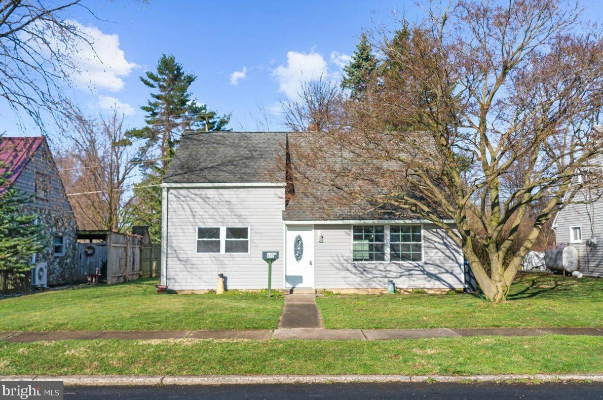802 El Hatco Dr, Spring Valley, PA 19560