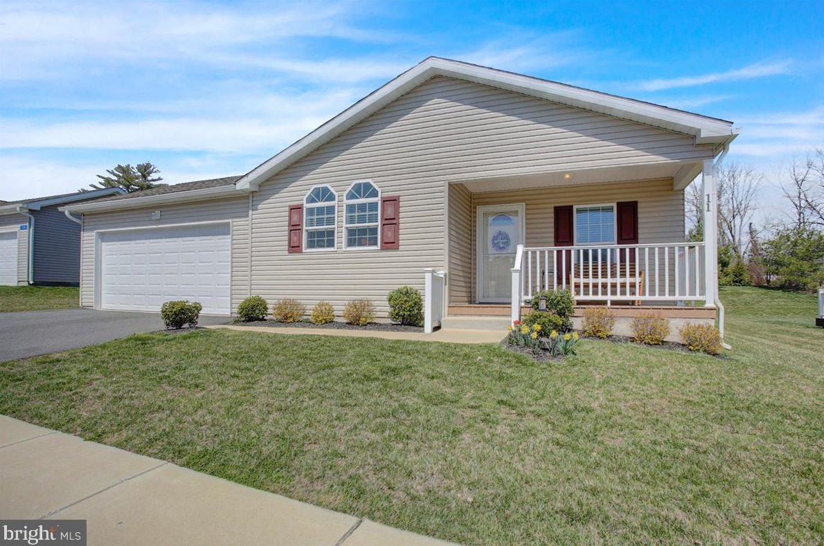 11 Westin Rd, Douglassville, PA 19518