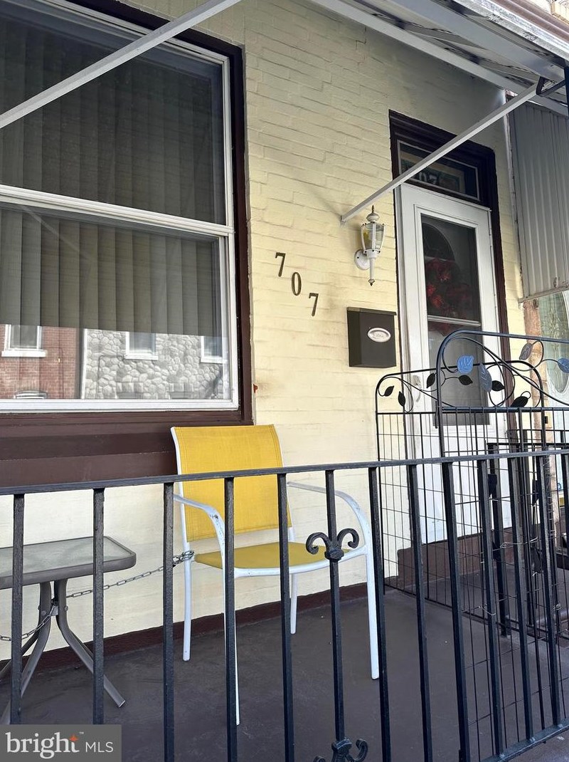 707 Moss St, Reading, PA 19604-2527