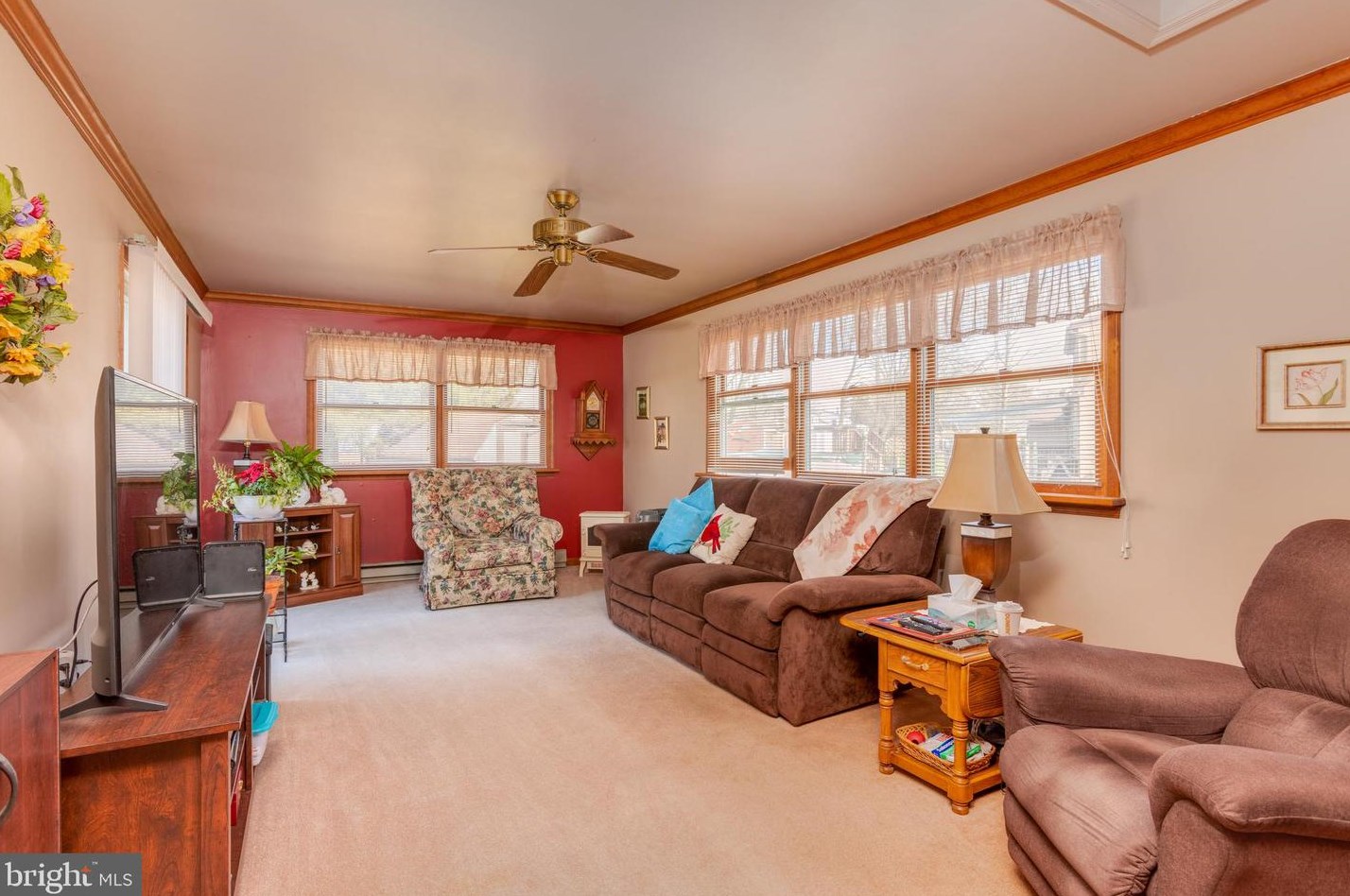 102 Merritt Ave, Douglassville, PA 19518-1506