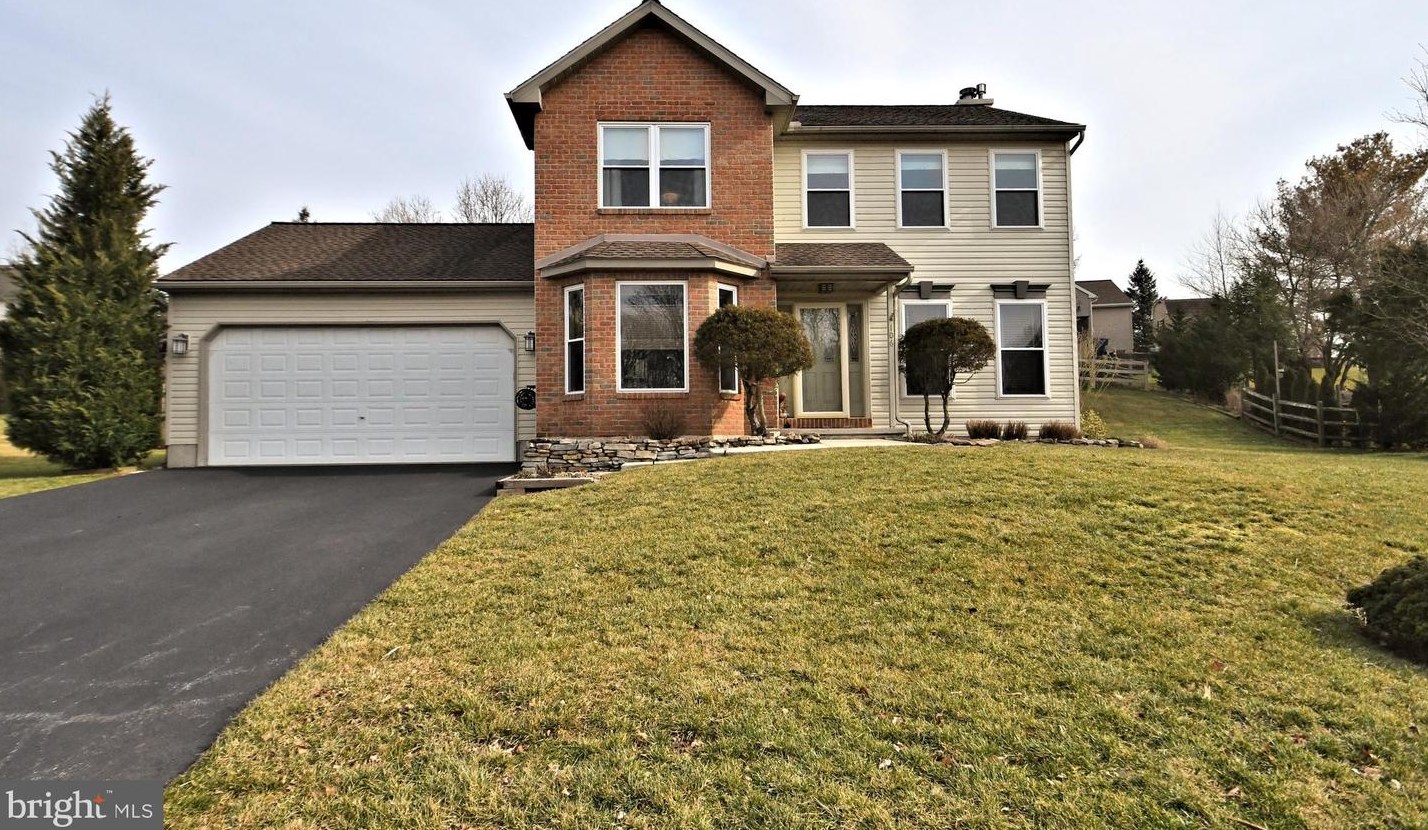 106 Balsam Dr, Douglassville PA  19518-1232 exterior