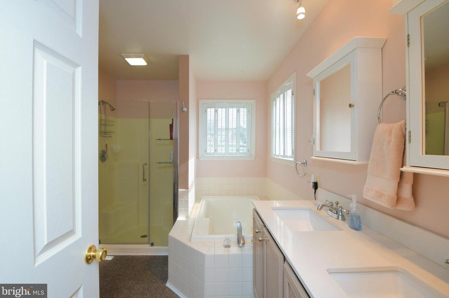 106 Balsam Dr, Douglassville PA  19518-1232 exterior