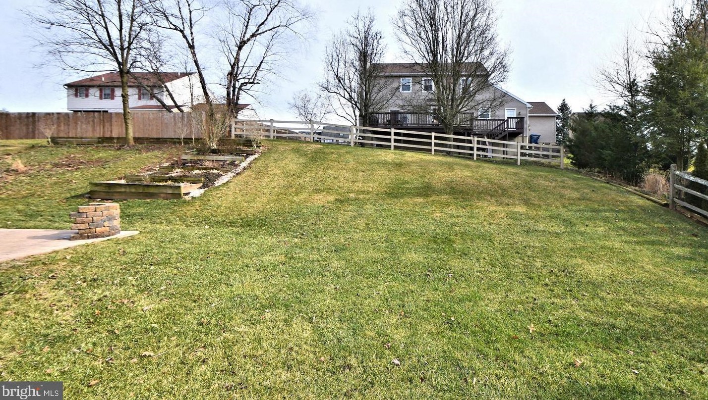 106 Balsam Dr, Douglassville PA  19518-1232 exterior