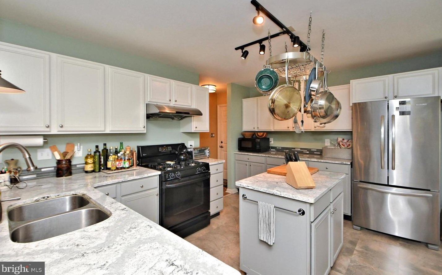 106 Balsam Dr, Douglassville PA  19518-1232 exterior