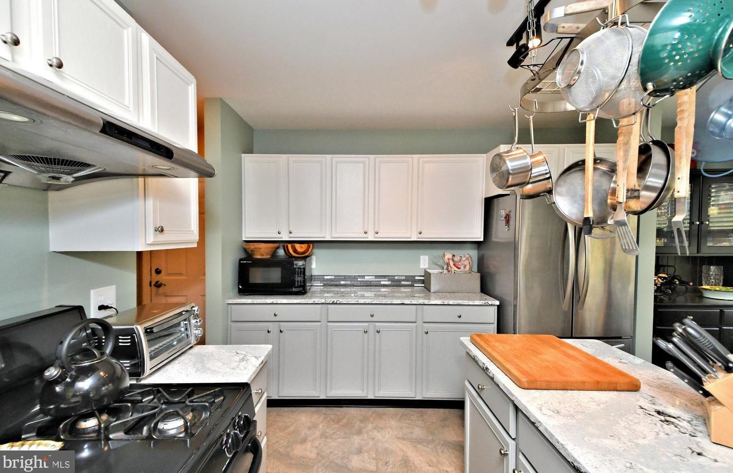 106 Balsam Dr, Douglassville PA  19518-1232 exterior