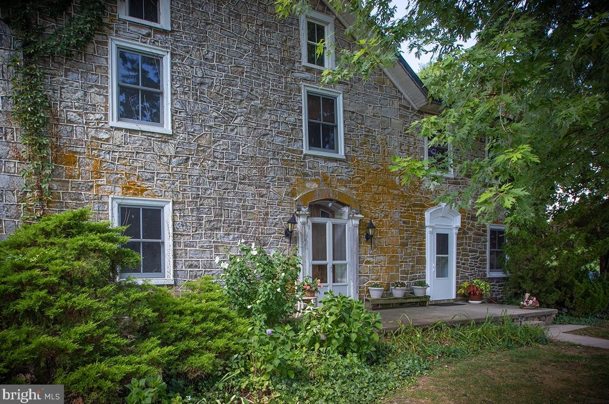 385 Albright Rd, Greenwich, PA 19530-9608
