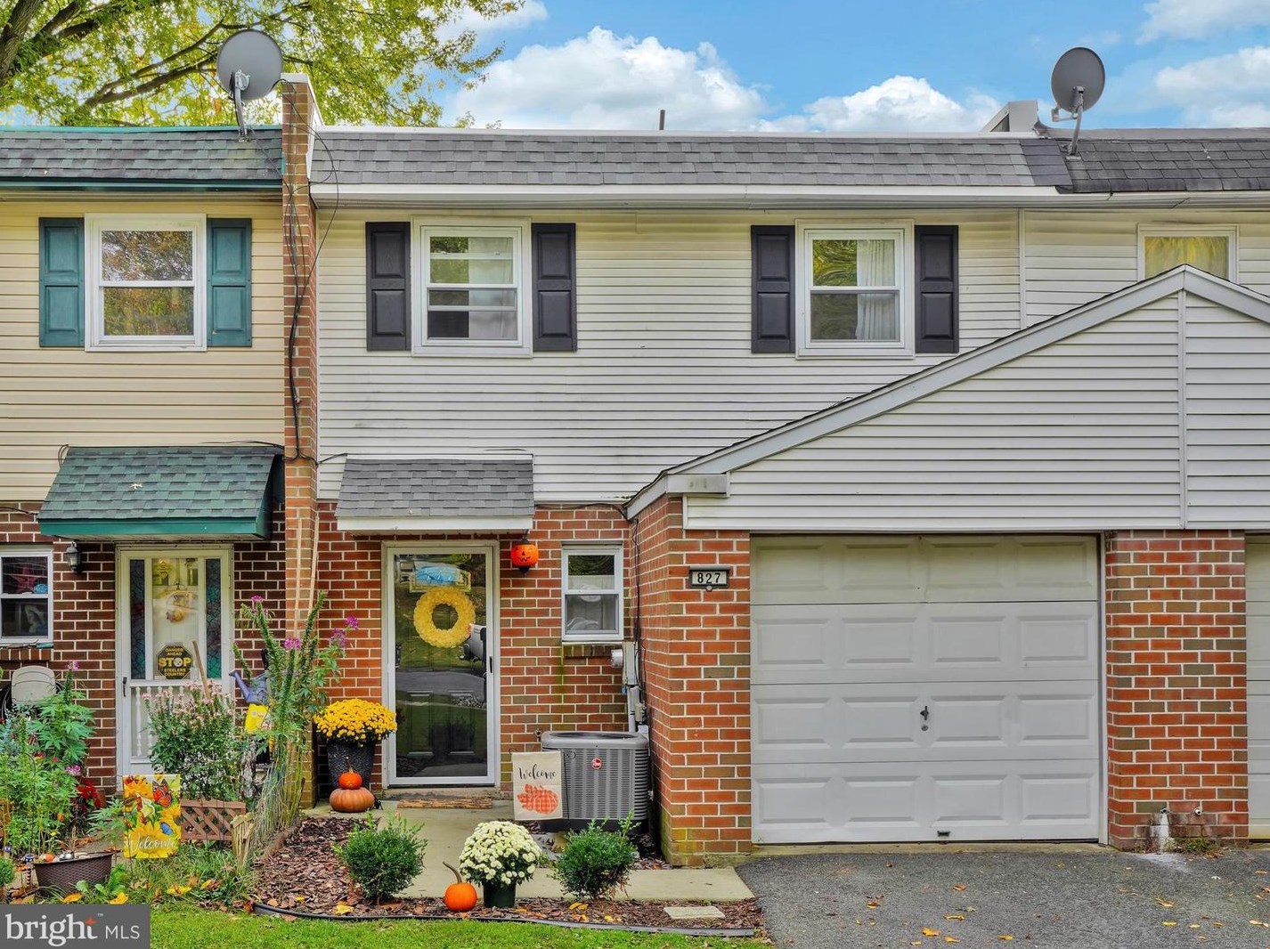 827 Woodchuck Ln, Reading, PA 19606-1151